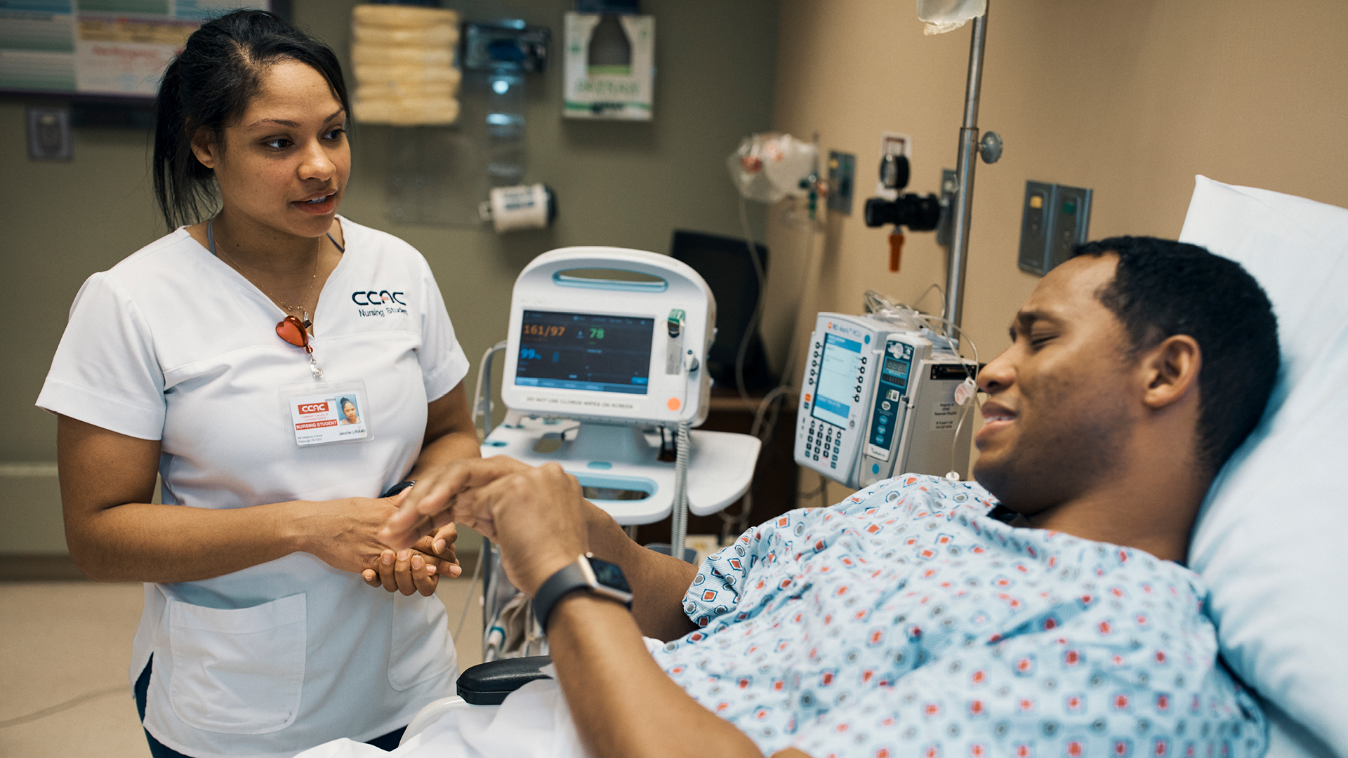 Jennifer Liriano helping a patient