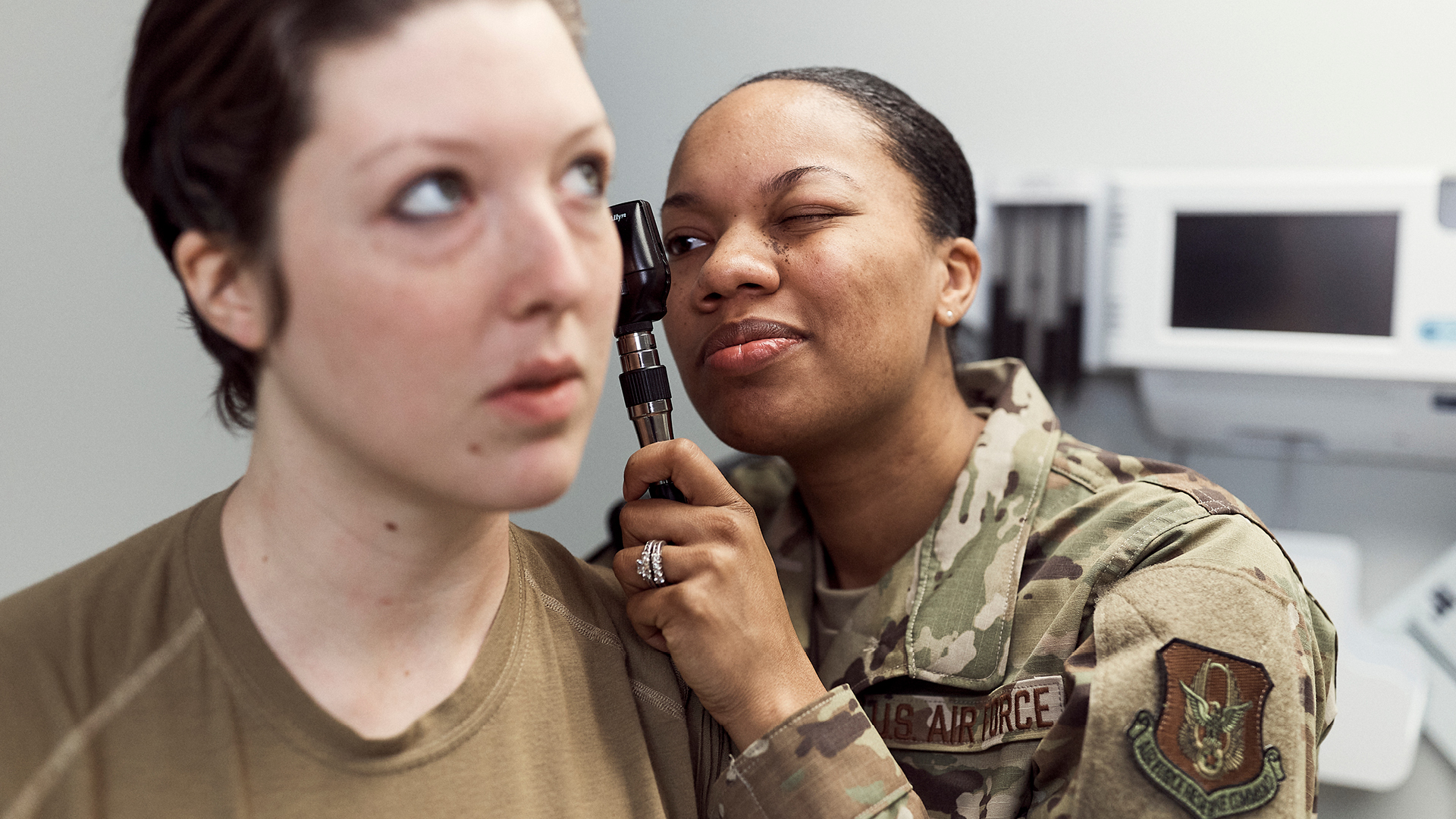 Kaylan James using an otoscope on a patient