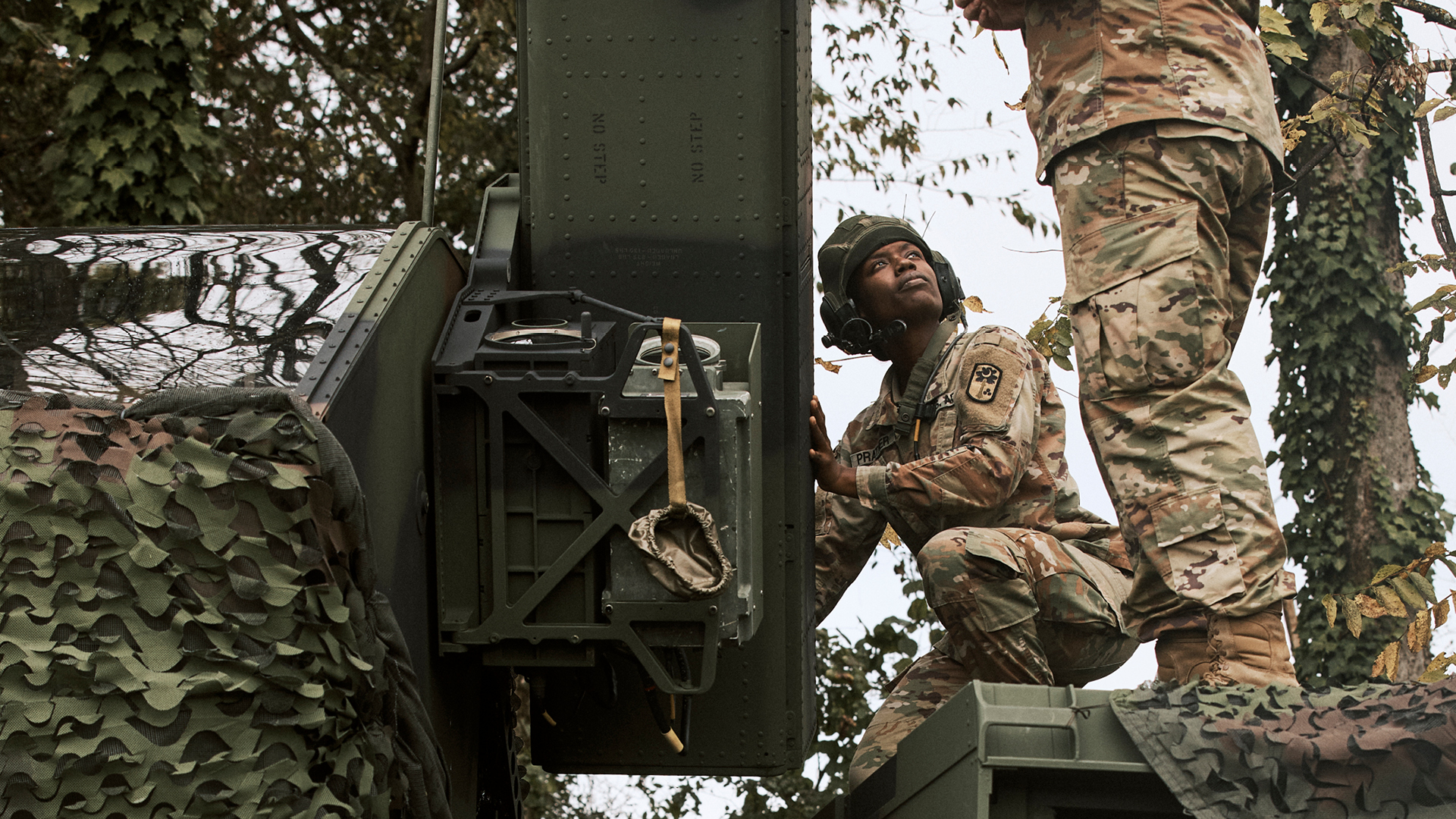 Jauntavia Prather talking to a colleague